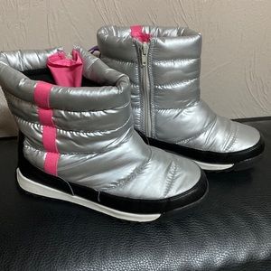 Wonder nation girls snow boots sz 5